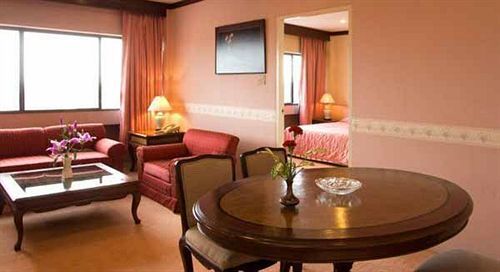 Thumrin Hotel Trang Exterior foto