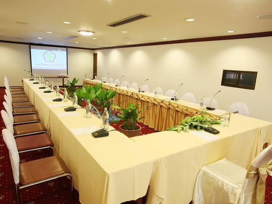 Thumrin Hotel Trang Exterior foto
