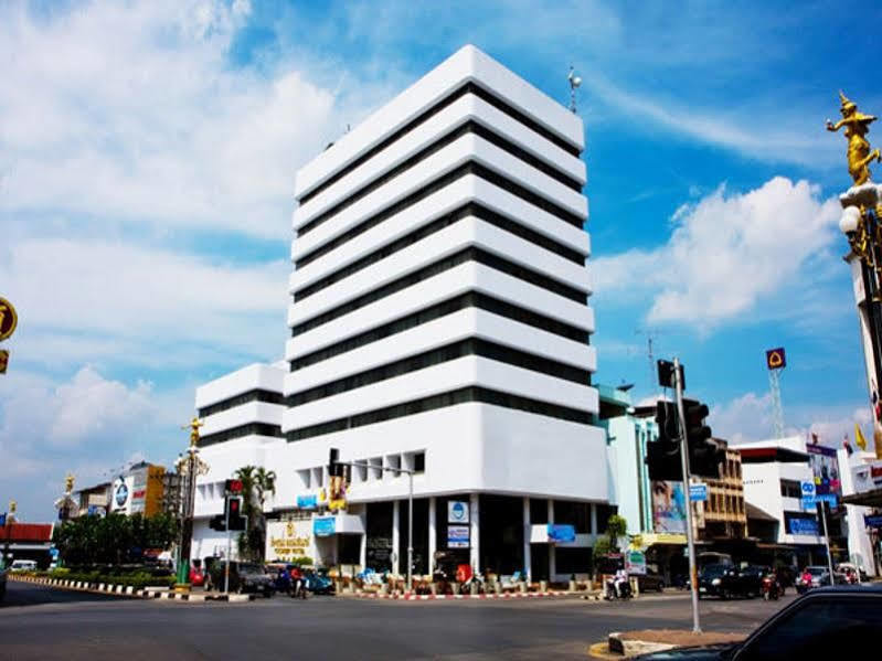 Thumrin Hotel Trang Exterior foto